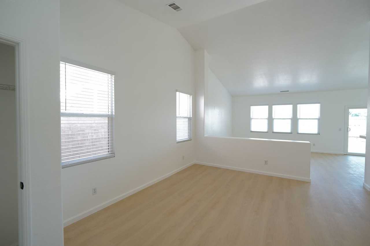 28101 Belleterre Ave - Photo 5 of 41