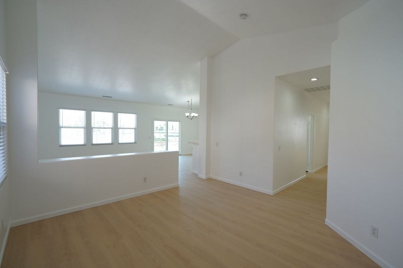 28101 Belleterre Ave - Photo 6 of 41