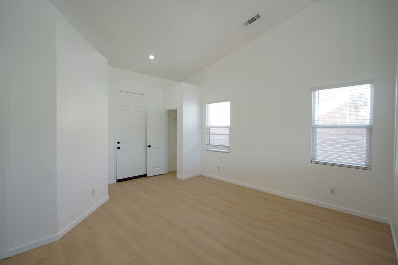 28101 Belleterre Ave - Photo 7 of 41