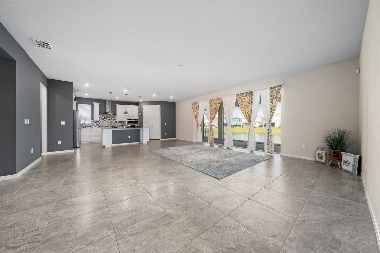 13810 Tybee Beach Ln - Photo 4 of 50