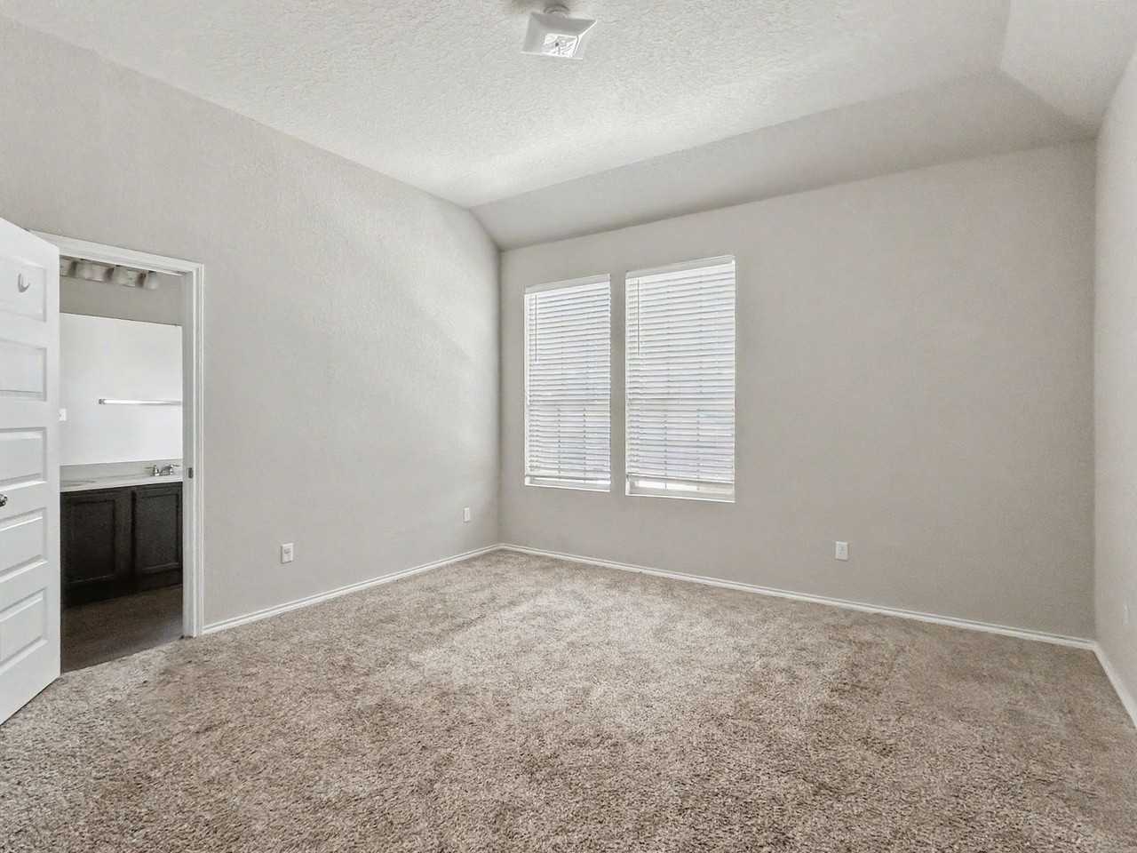 9407 Somers Bnd - Photo 7 of 12