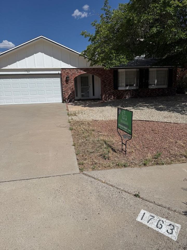 1763 1763 Royal Dr. - Photo 2 of 37