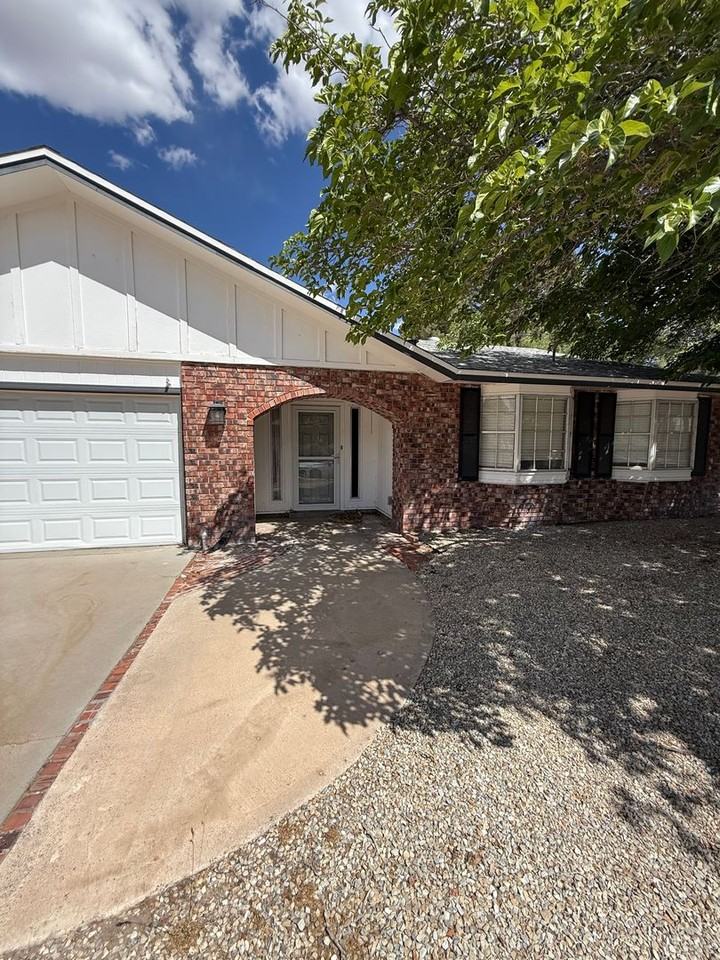 1763 1763 Royal Dr. - Photo 3 of 37