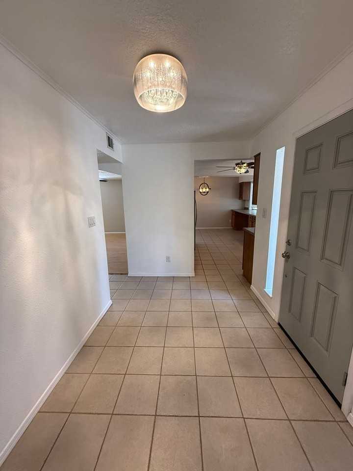 1763 1763 Royal Dr. - Photo 4 of 37