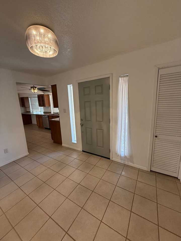 1763 1763 Royal Dr. - Photo 5 of 37