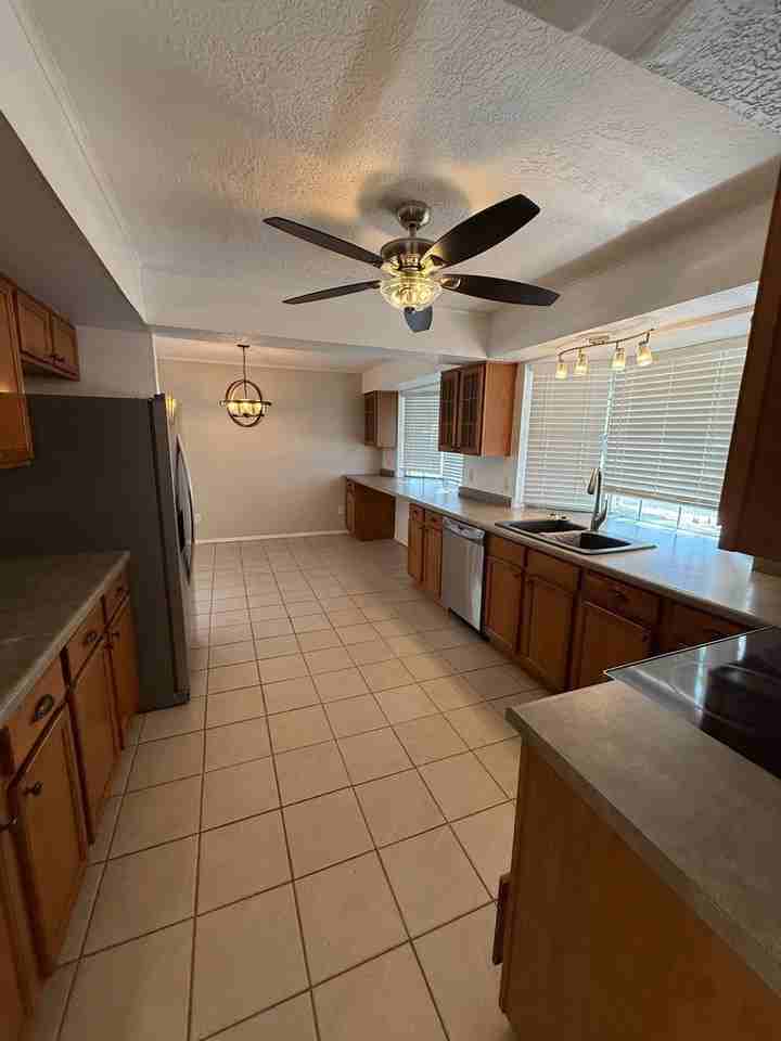1763 1763 Royal Dr. - Photo 6 of 37
