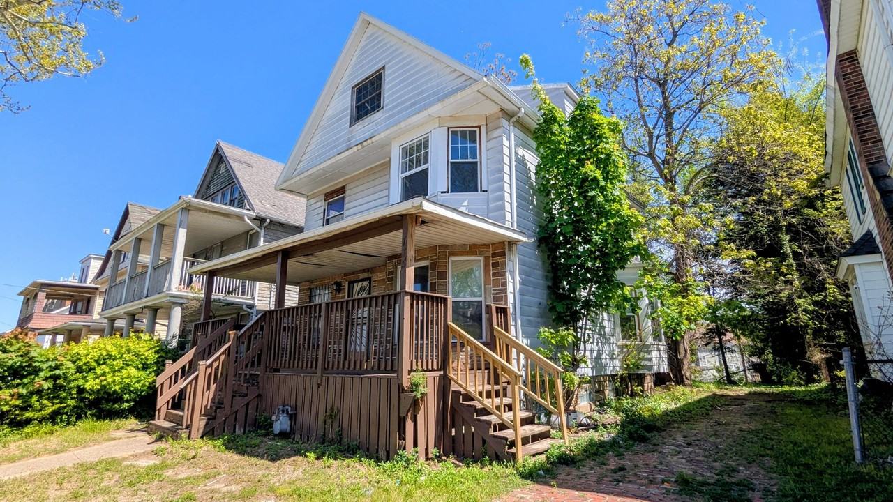 735 Parkwood Dr - Photo 2 of 3