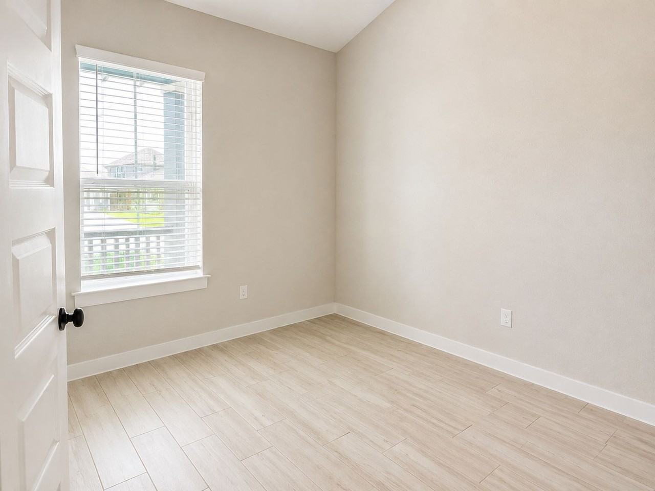 121 Yellowstone Dr - Photo 6 of 26
