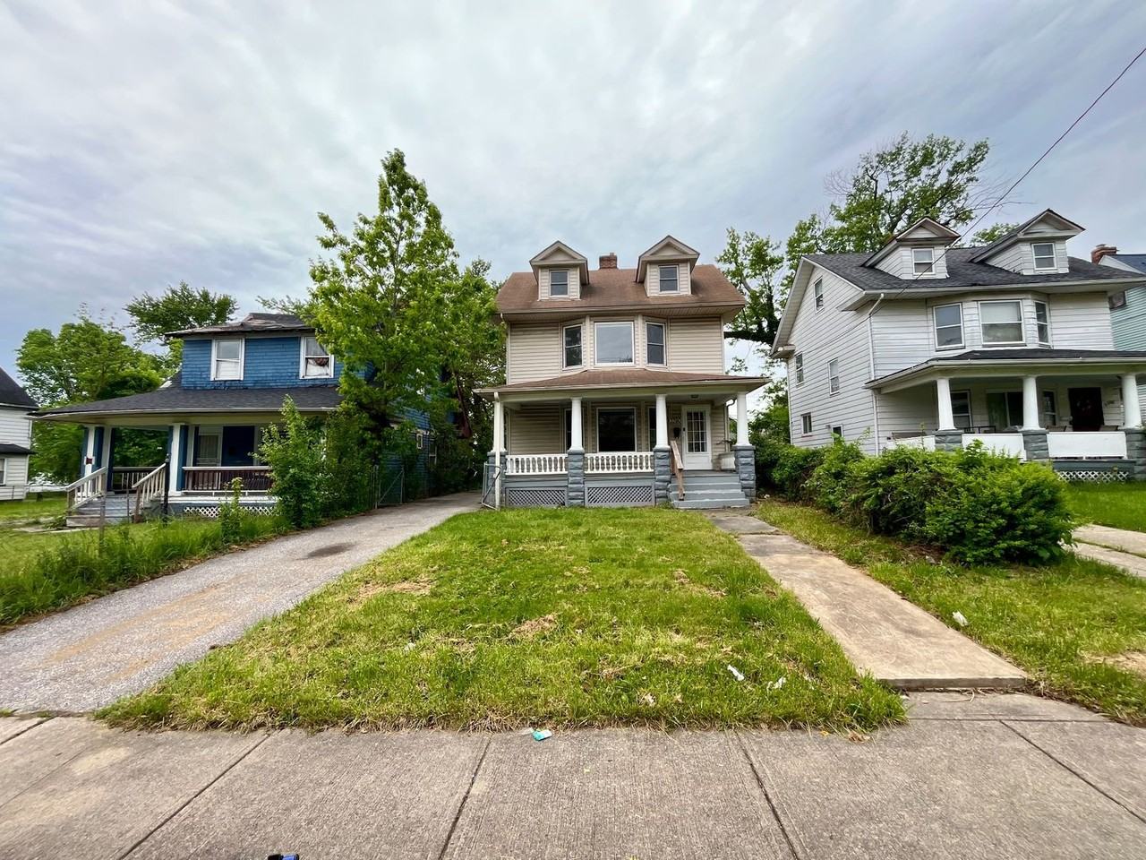 3390 E 135th St - Photo 2 of 27