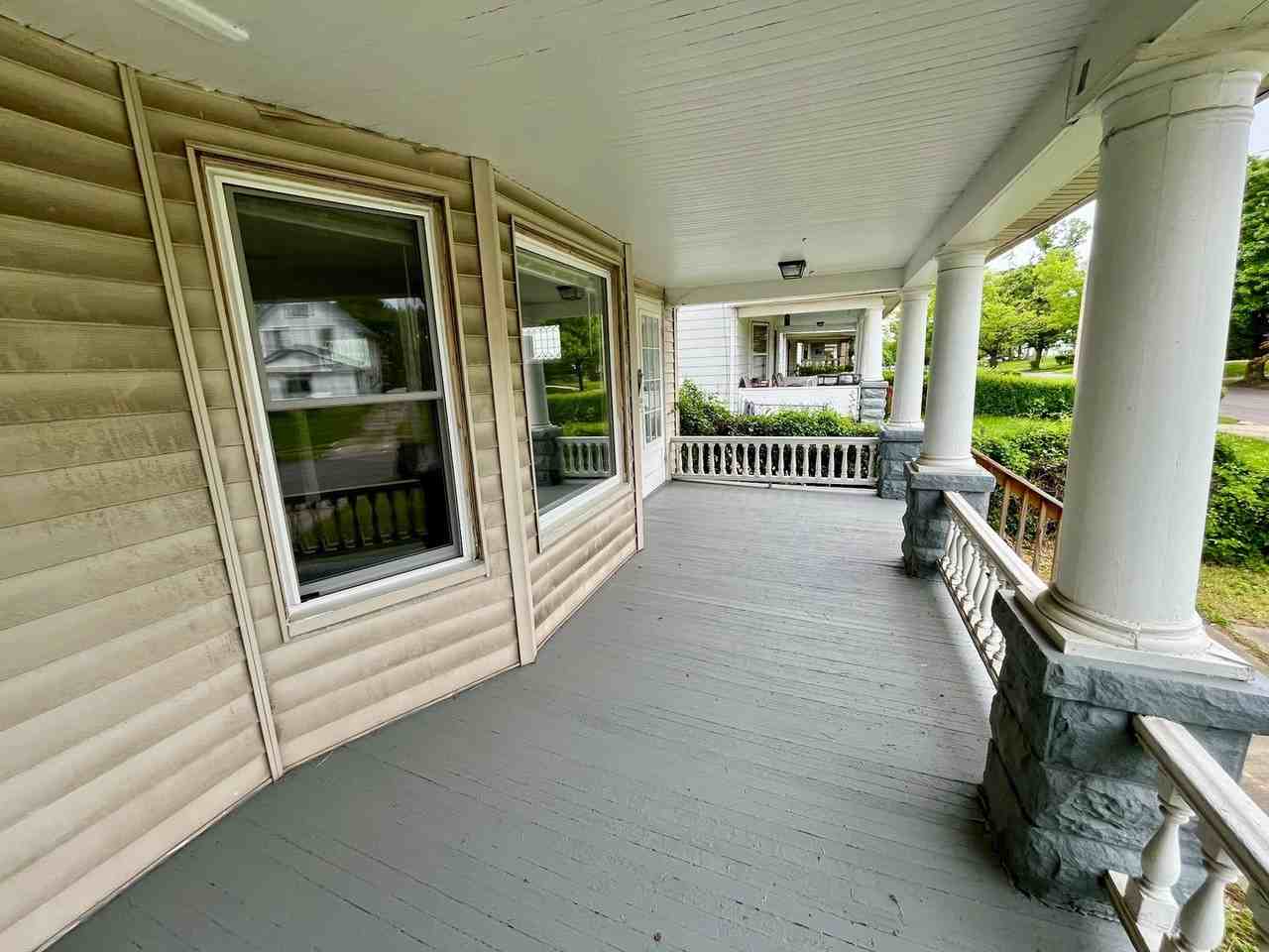 3390 E 135th St - Photo 4 of 27