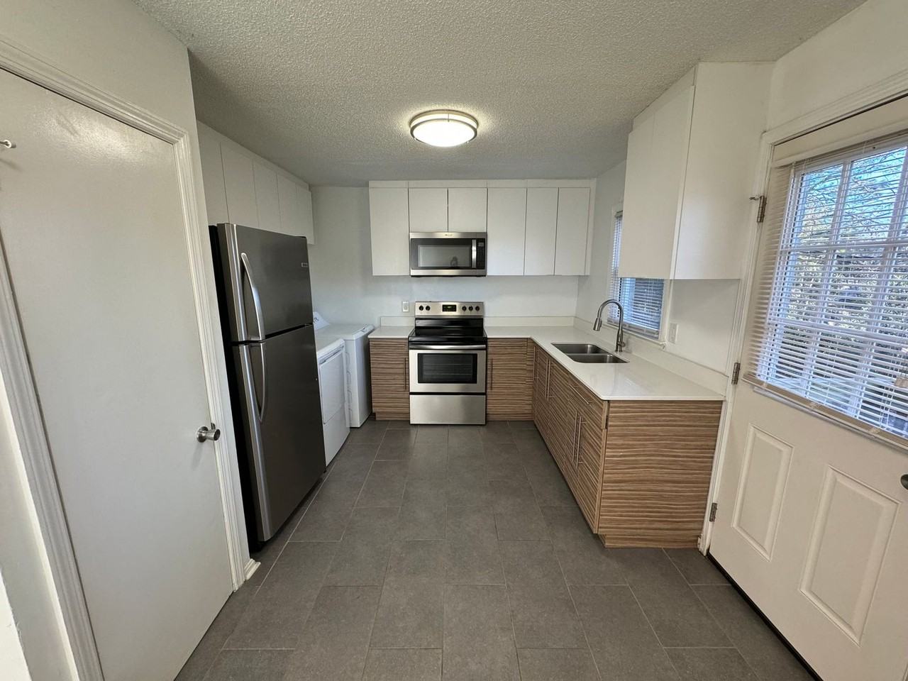 3821 Lupton Circle - Photo 2 of 29