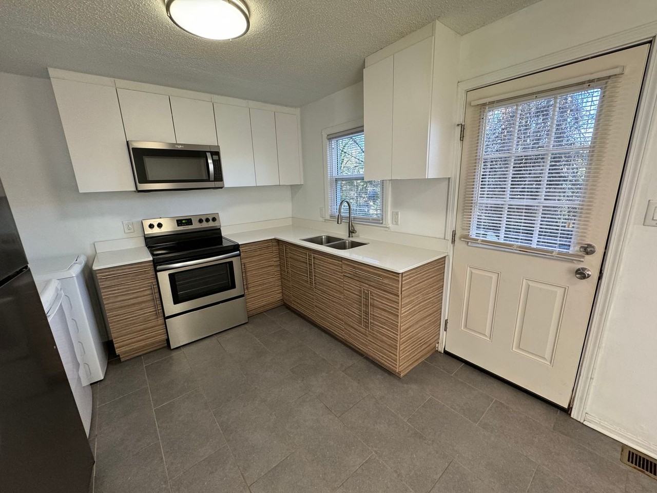 3821 Lupton Circle - Photo 3 of 29
