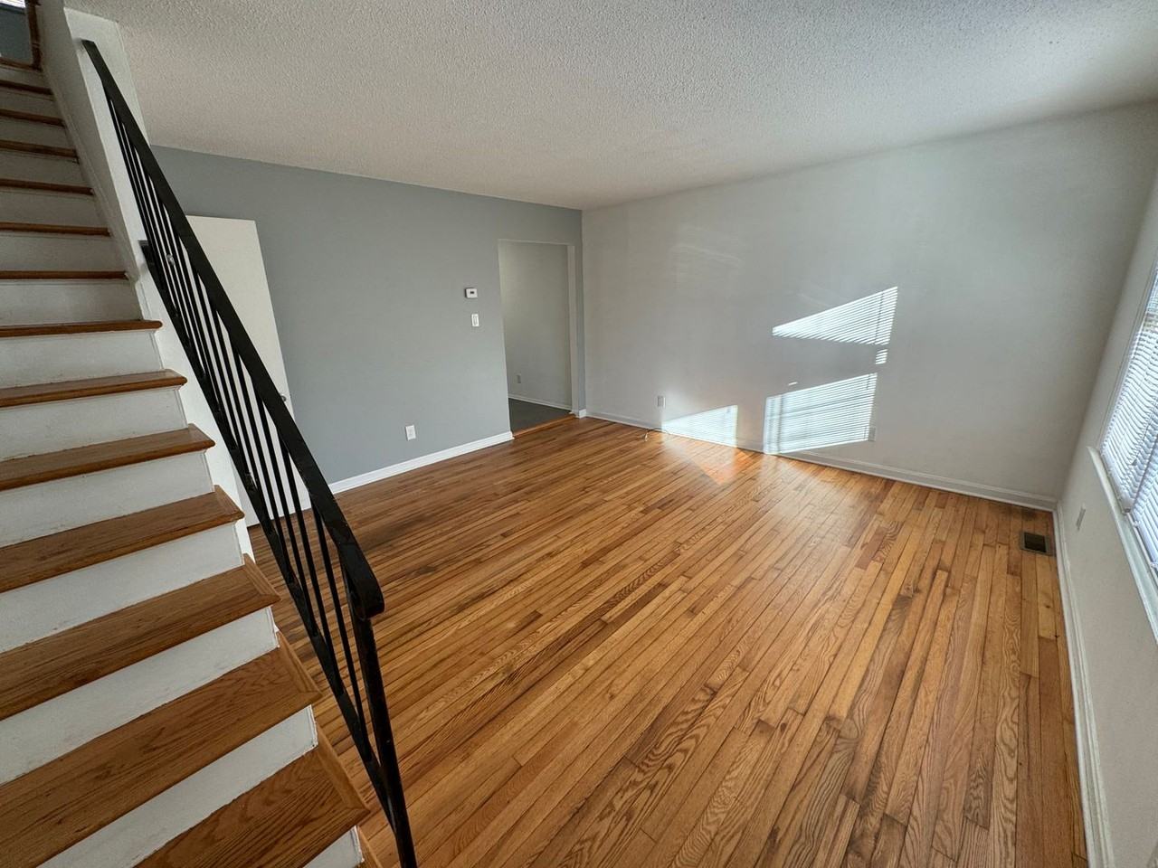 3821 Lupton Circle - Photo 6 of 29