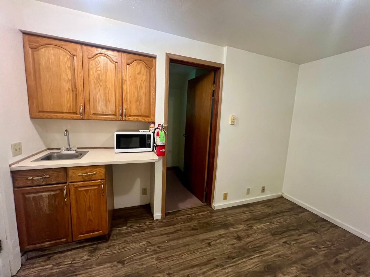 610 W Central Blvd - Photo 3 of 7