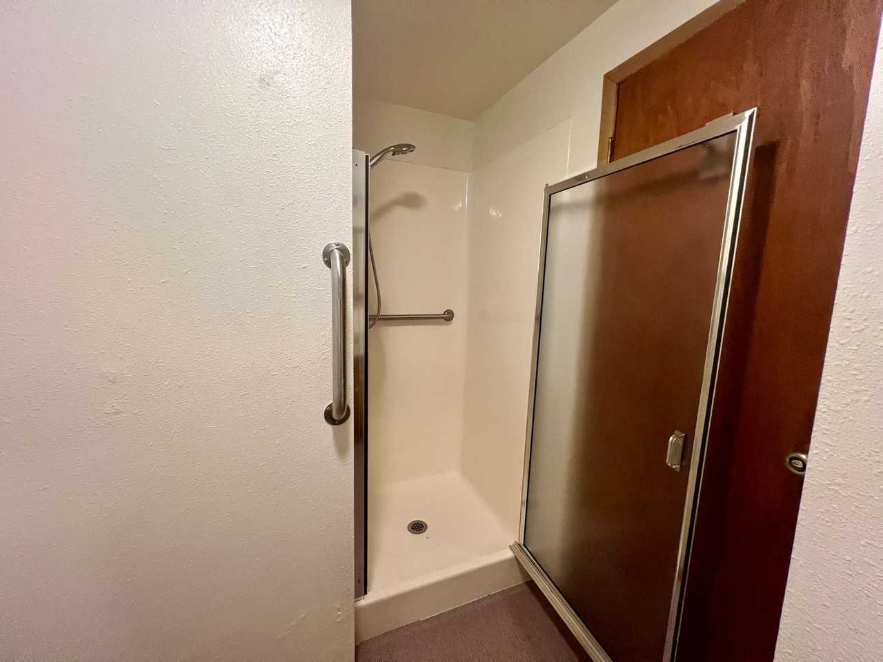 610 W Central Blvd - Photo 6 of 7