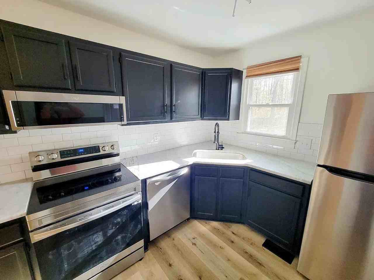 1732 Netherfield Ln - Photo 4 of 38
