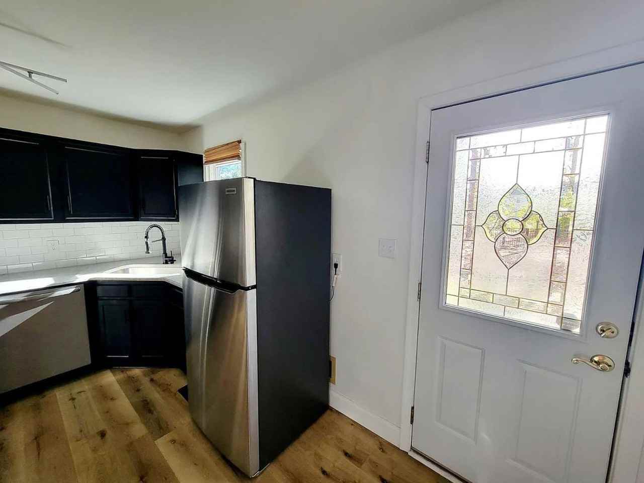 1732 Netherfield Ln - Photo 5 of 38