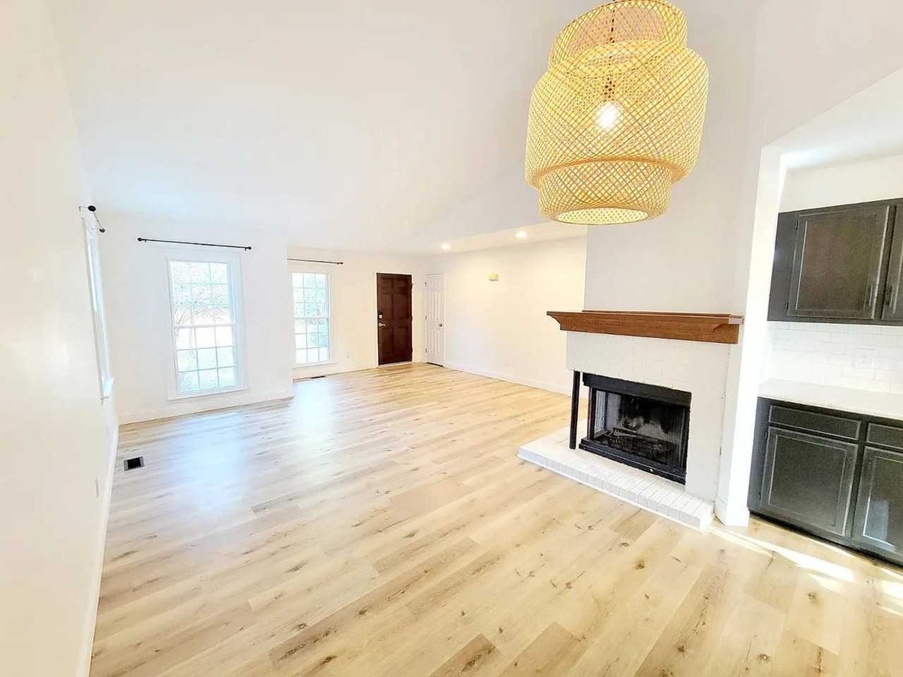 1732 Netherfield Ln - Photo 6 of 38