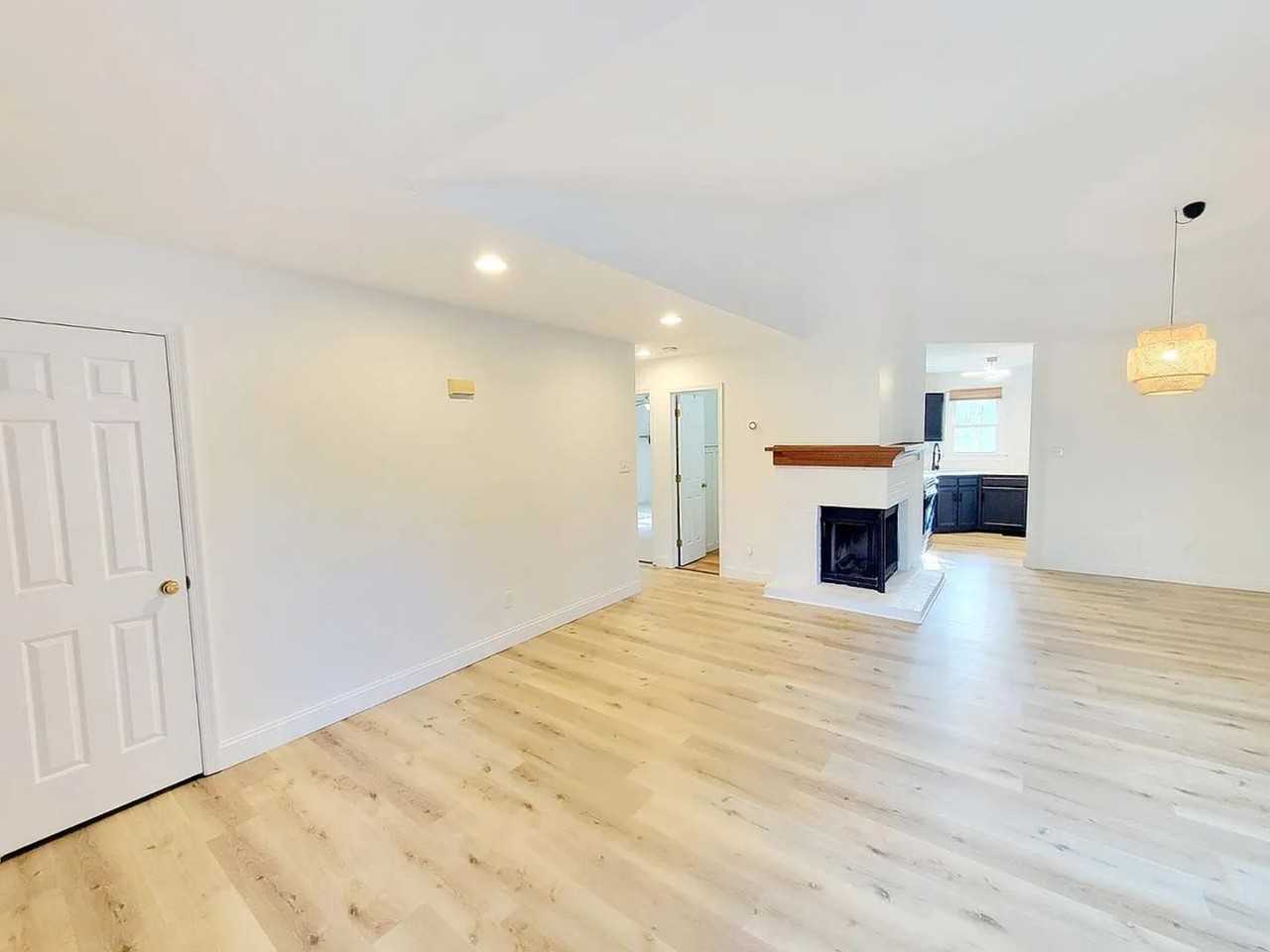 1732 Netherfield Ln - Photo 7 of 38
