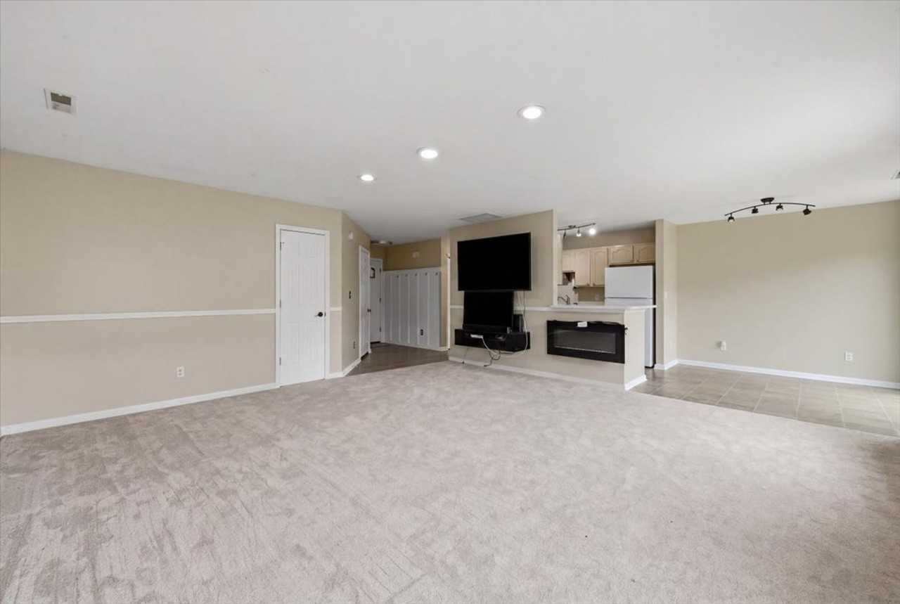 1908 Red Leaf Ct - Photo 3 of 17