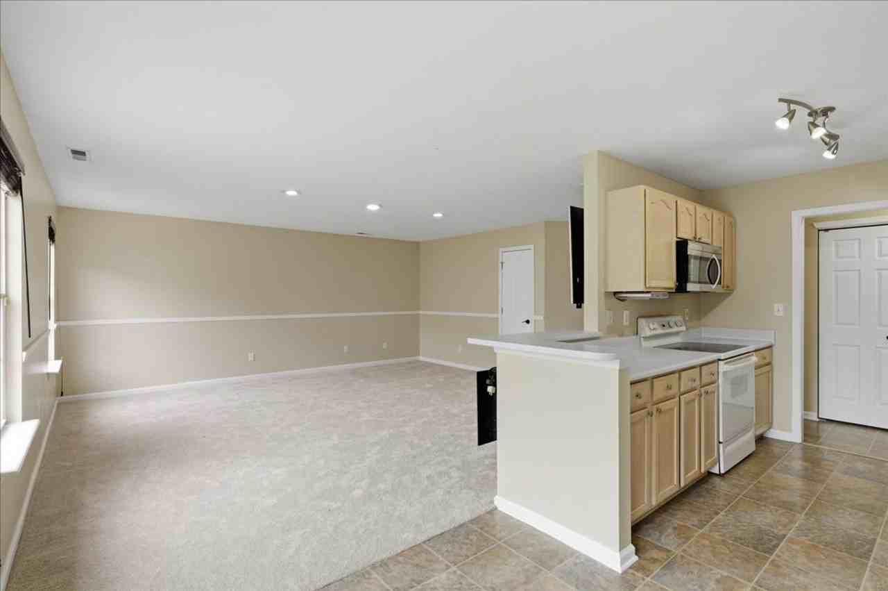1908 Red Leaf Ct - Photo 5 of 17