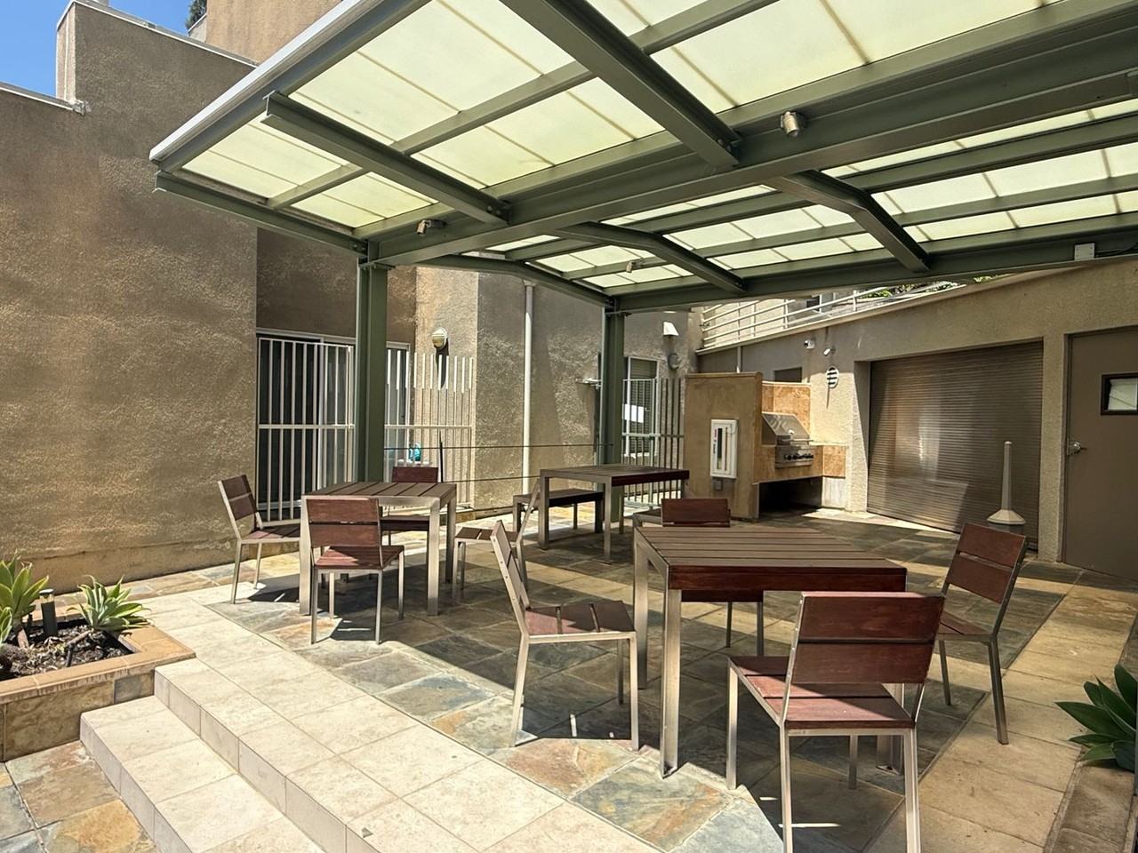 2905 Montrose Ave - Photo 2 of 16