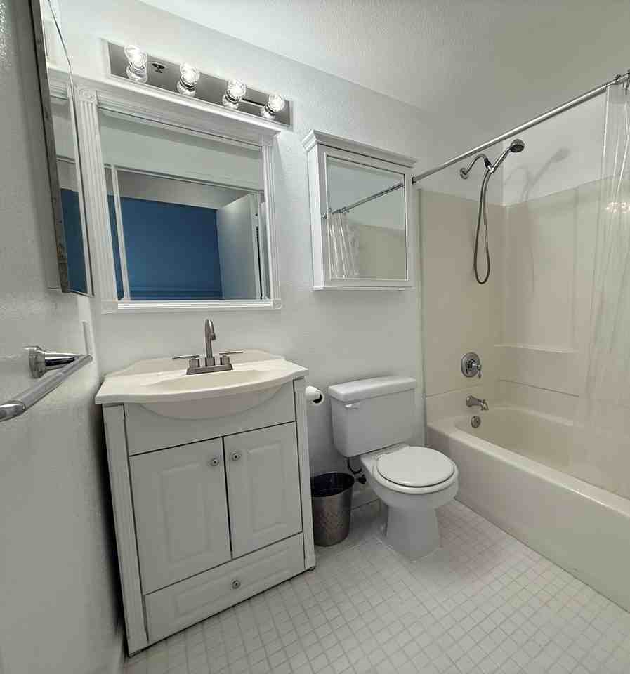 2905 Montrose Ave - Photo 5 of 16