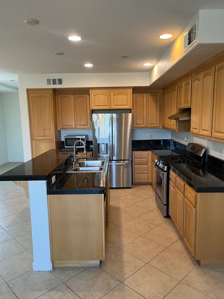 1799 Snell Pl - Photo 3 of 23