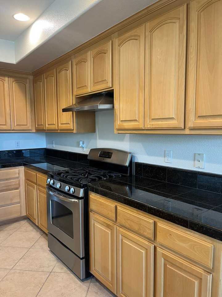 1799 Snell Pl - Photo 4 of 23