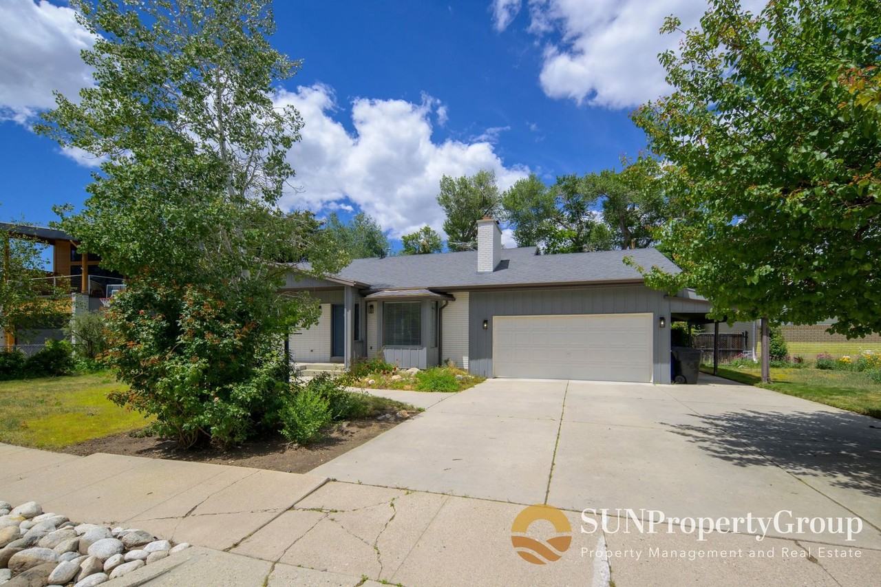 2129 E Creek Way - Photo 3 of 33