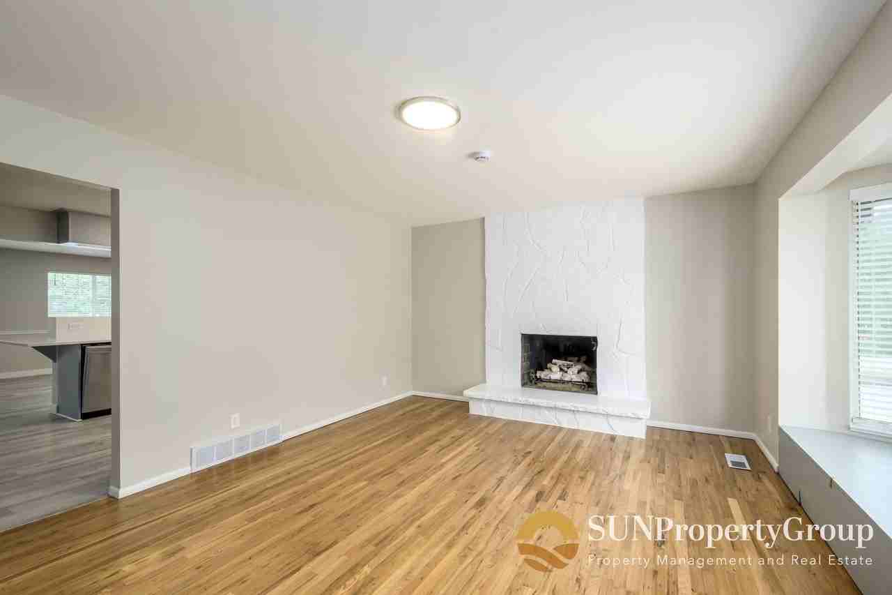 2129 E Creek Way - Photo 6 of 33