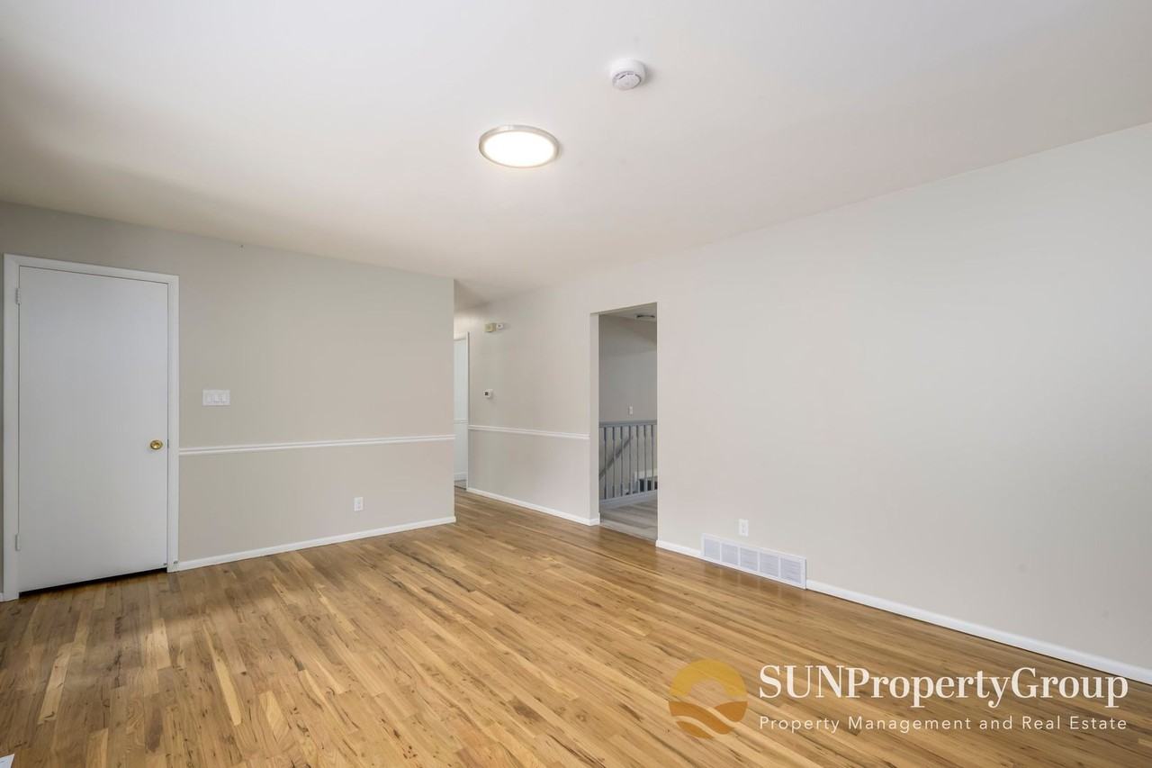 2129 E Creek Way - Photo 7 of 33