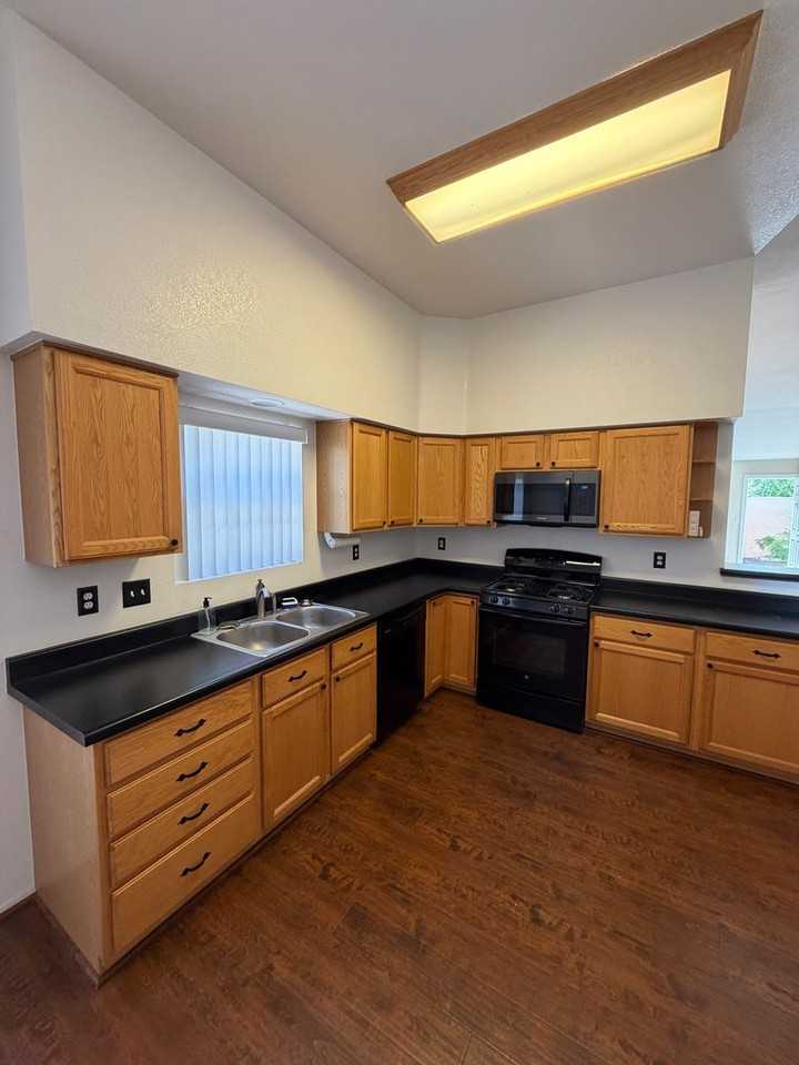 5408 Cove Point Dr - Photo 7 of 39