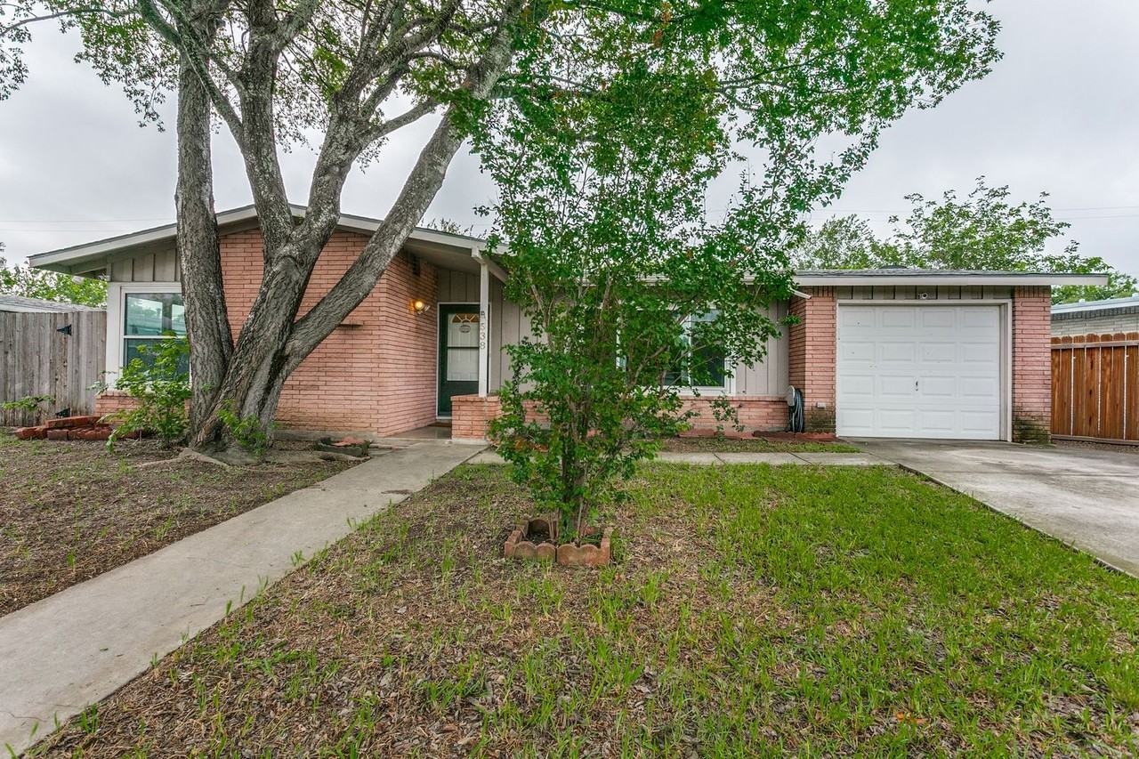 538 Lanark Dr - Photo 2 of 25