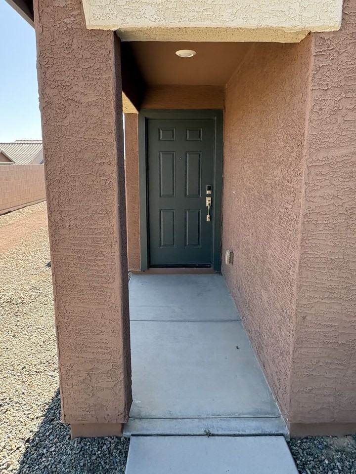 4433 S Sunrise Bluff Way - Photo 3 of 35