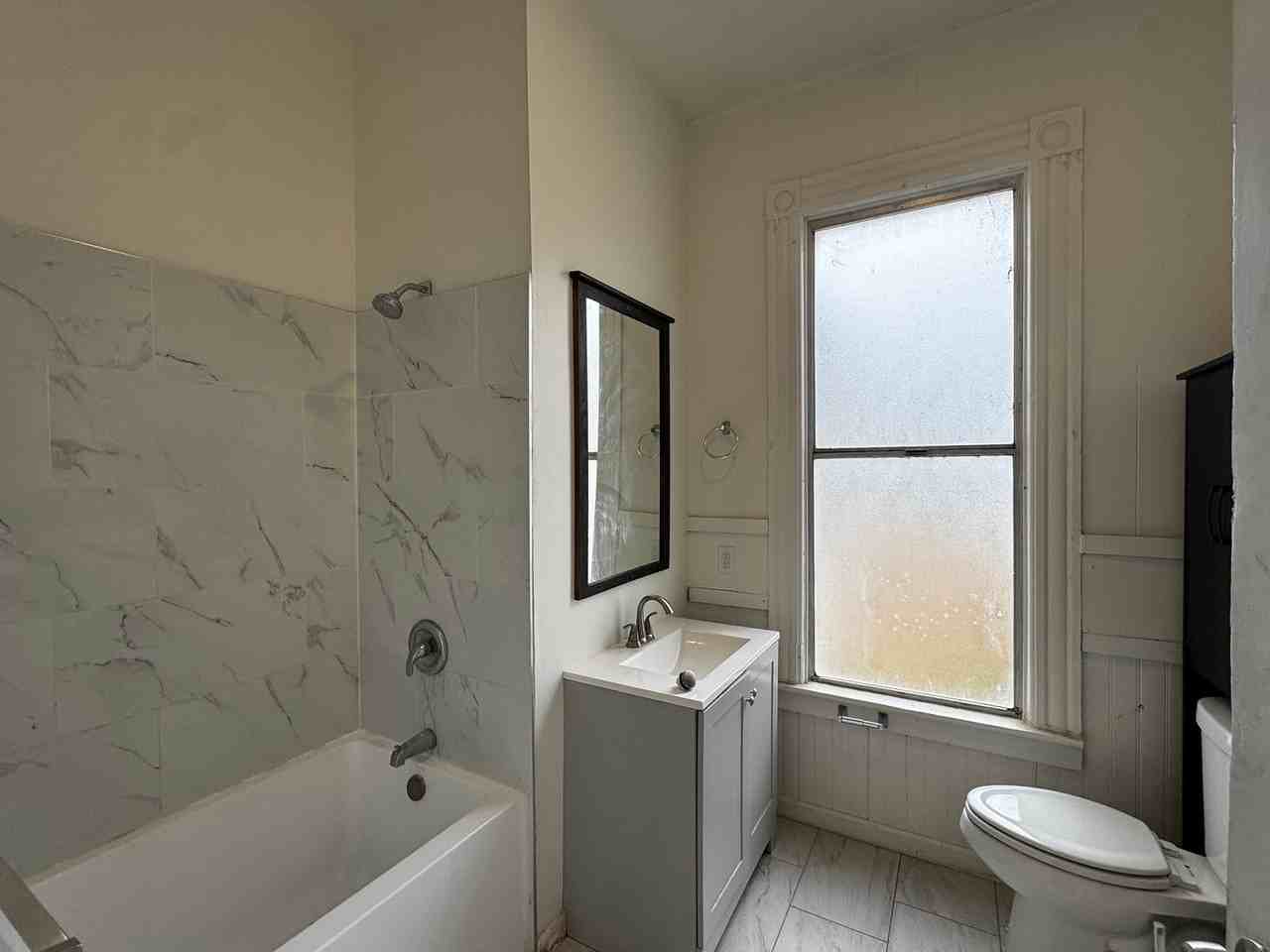 910 8th ST - Photo 4 of 19
