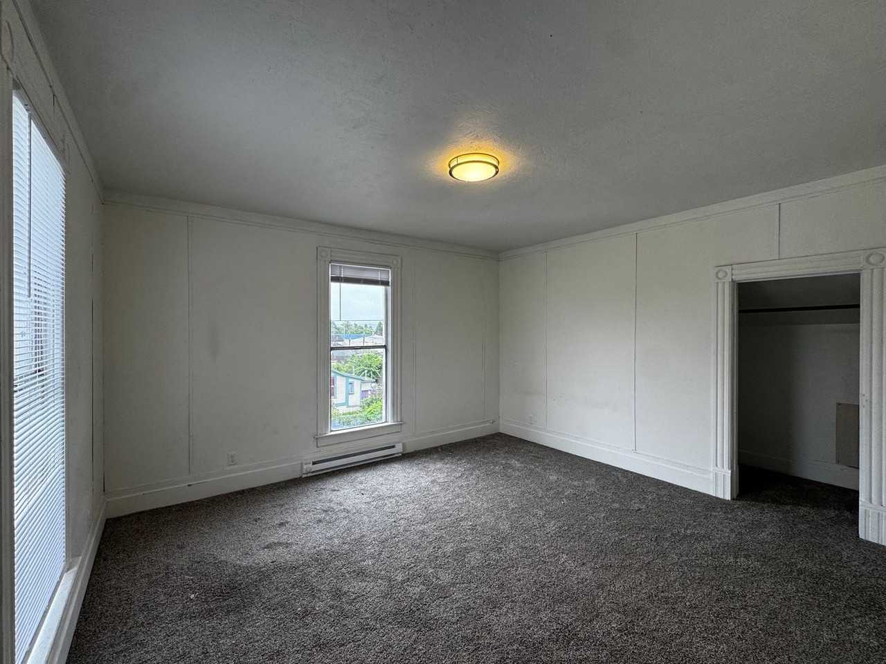910 8th ST - Photo 6 of 19