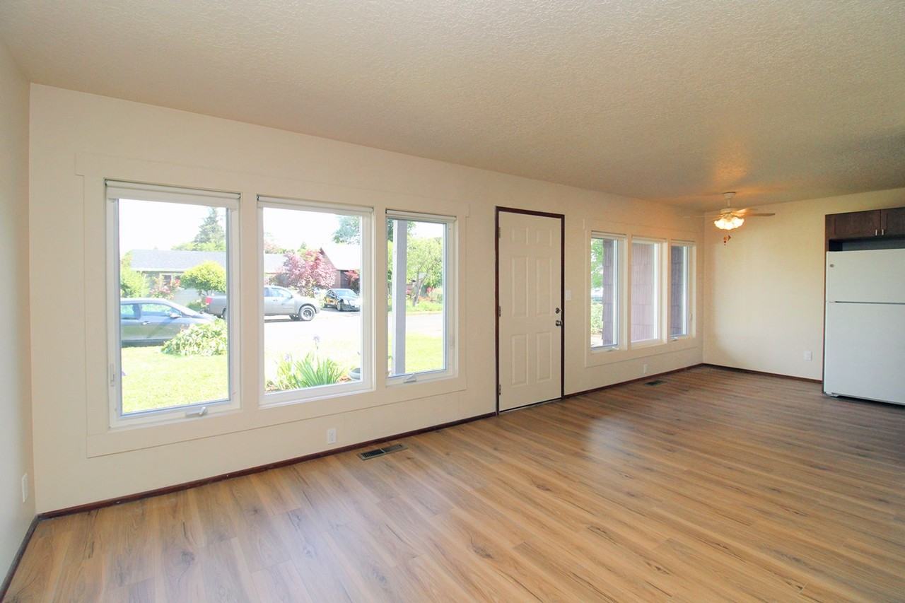 9938 Se Ramona St - Photo 4 of 25