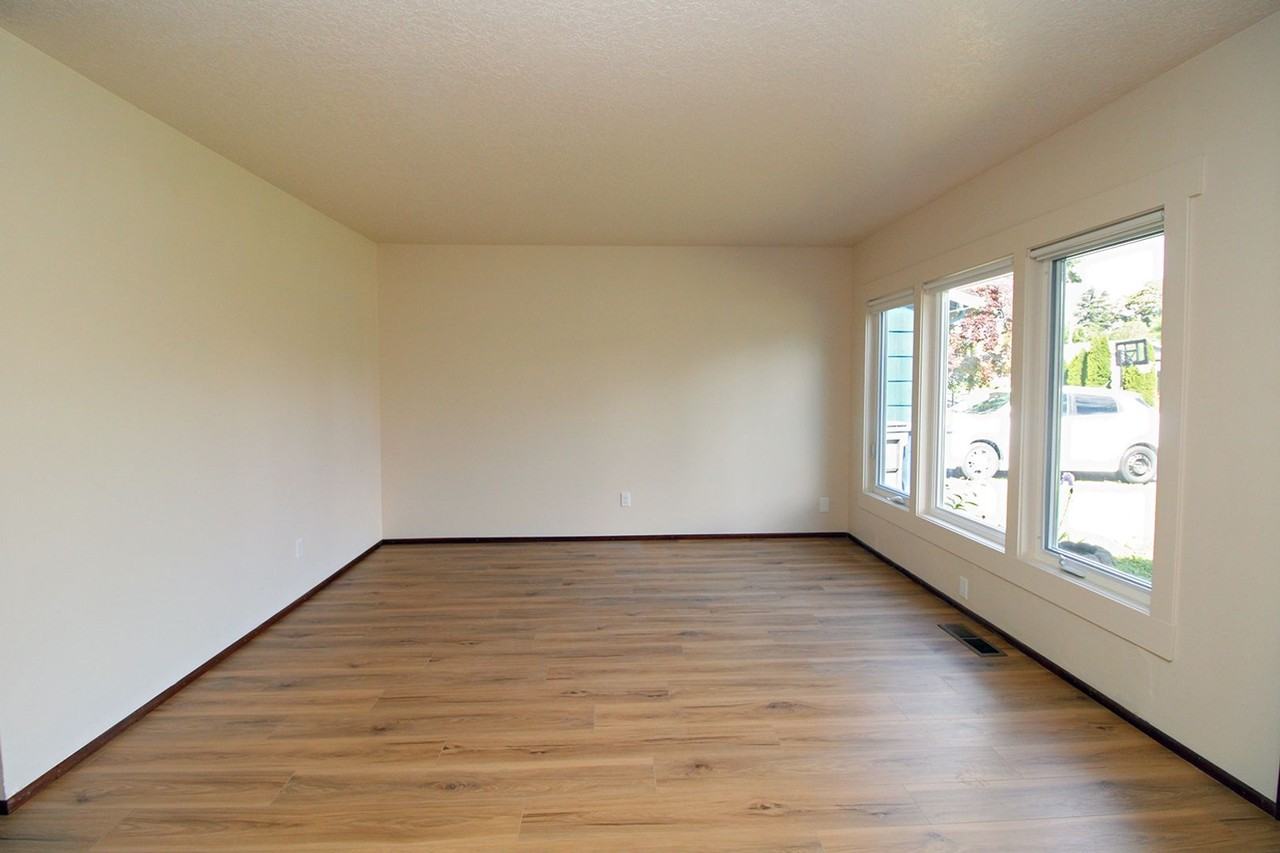 9938 Se Ramona St - Photo 5 of 25