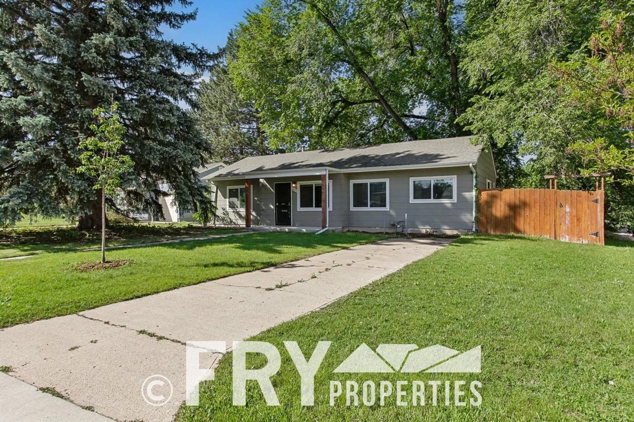 2801 S Cherry Way - Photo 3 of 27