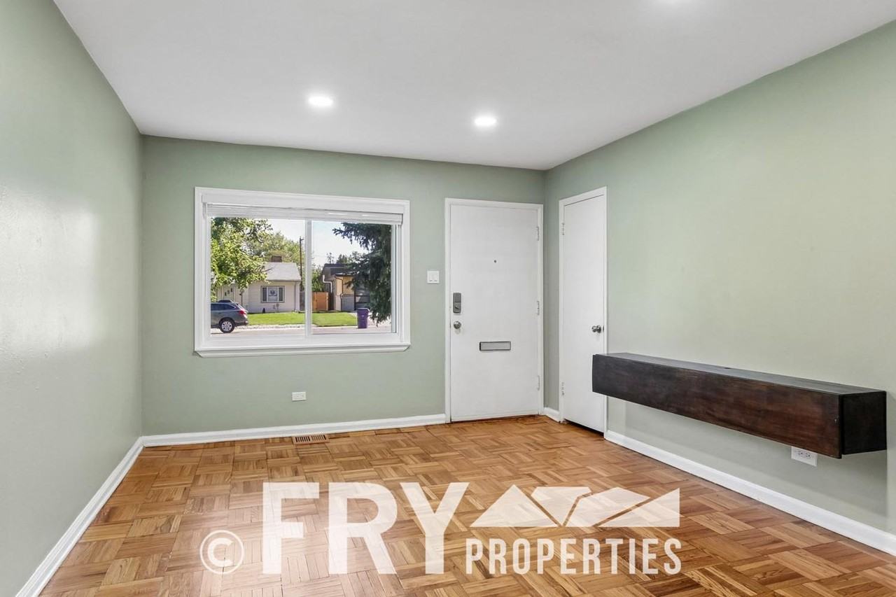 2801 S Cherry Way - Photo 4 of 27