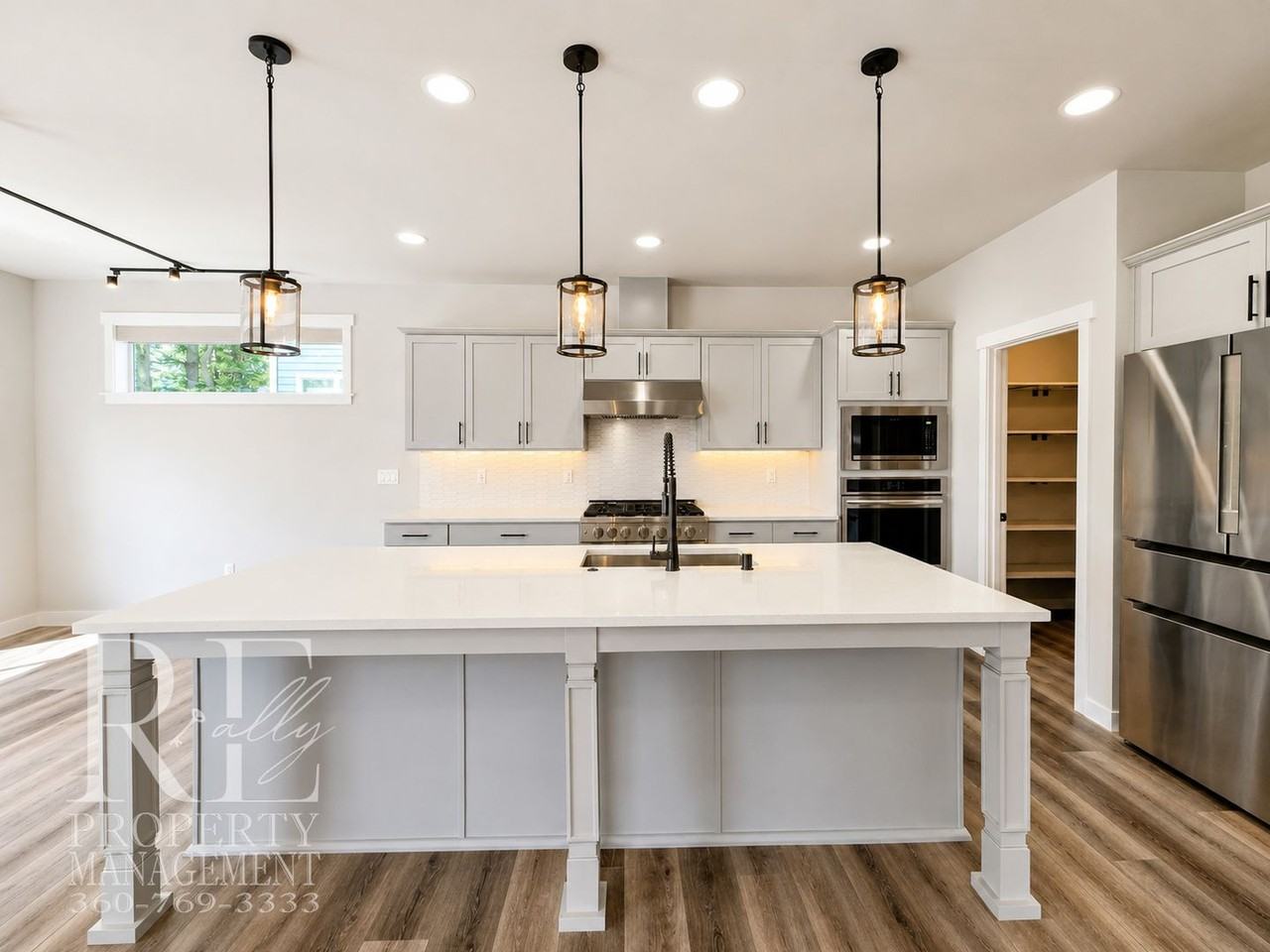 1767 Ne Crystallia Ct - Photo 3 of 39