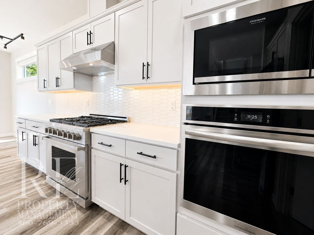 1767 Ne Crystallia Ct - Photo 4 of 39