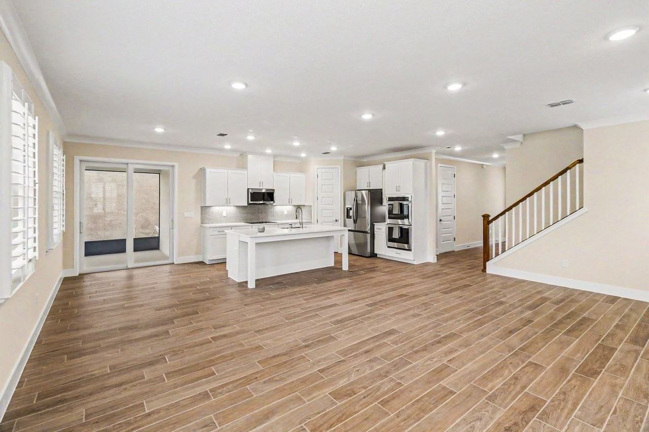 726 Clearwater Ave - Photo 2 of 26