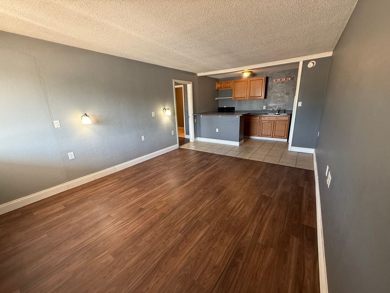 115 E Valley View Dr - Photo 2 of 9