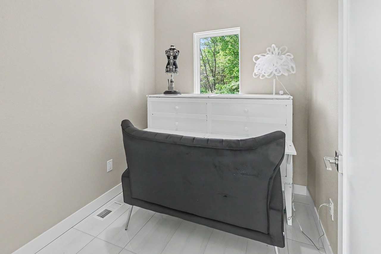 1507 Shady Brook Ln - Photo 5 of 18