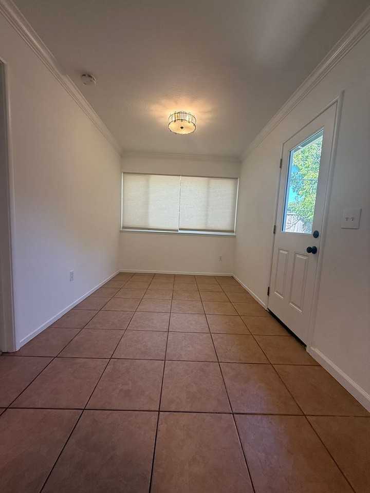 2929 Burnece St - Photo 4 of 12