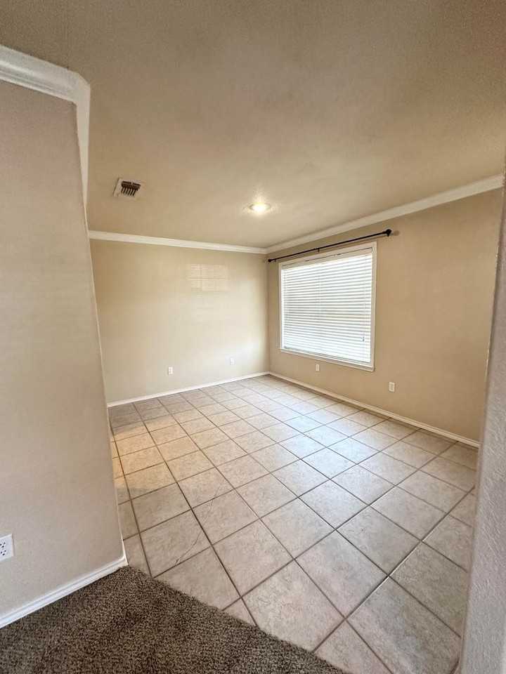 410 W Pine Ave - Photo 5 of 13
