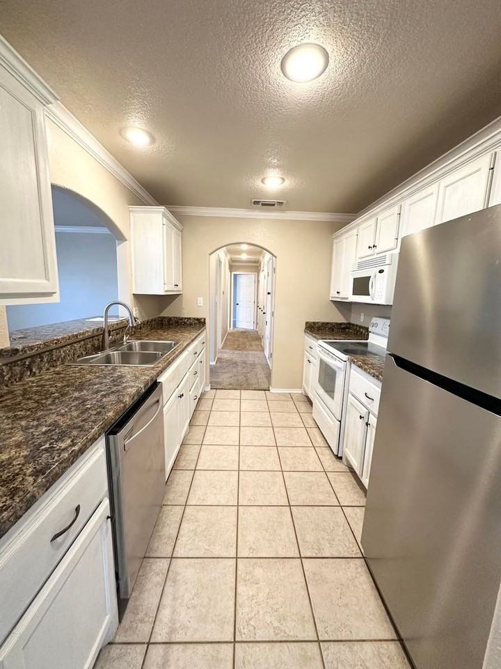 410 W Pine Ave - Photo 6 of 13