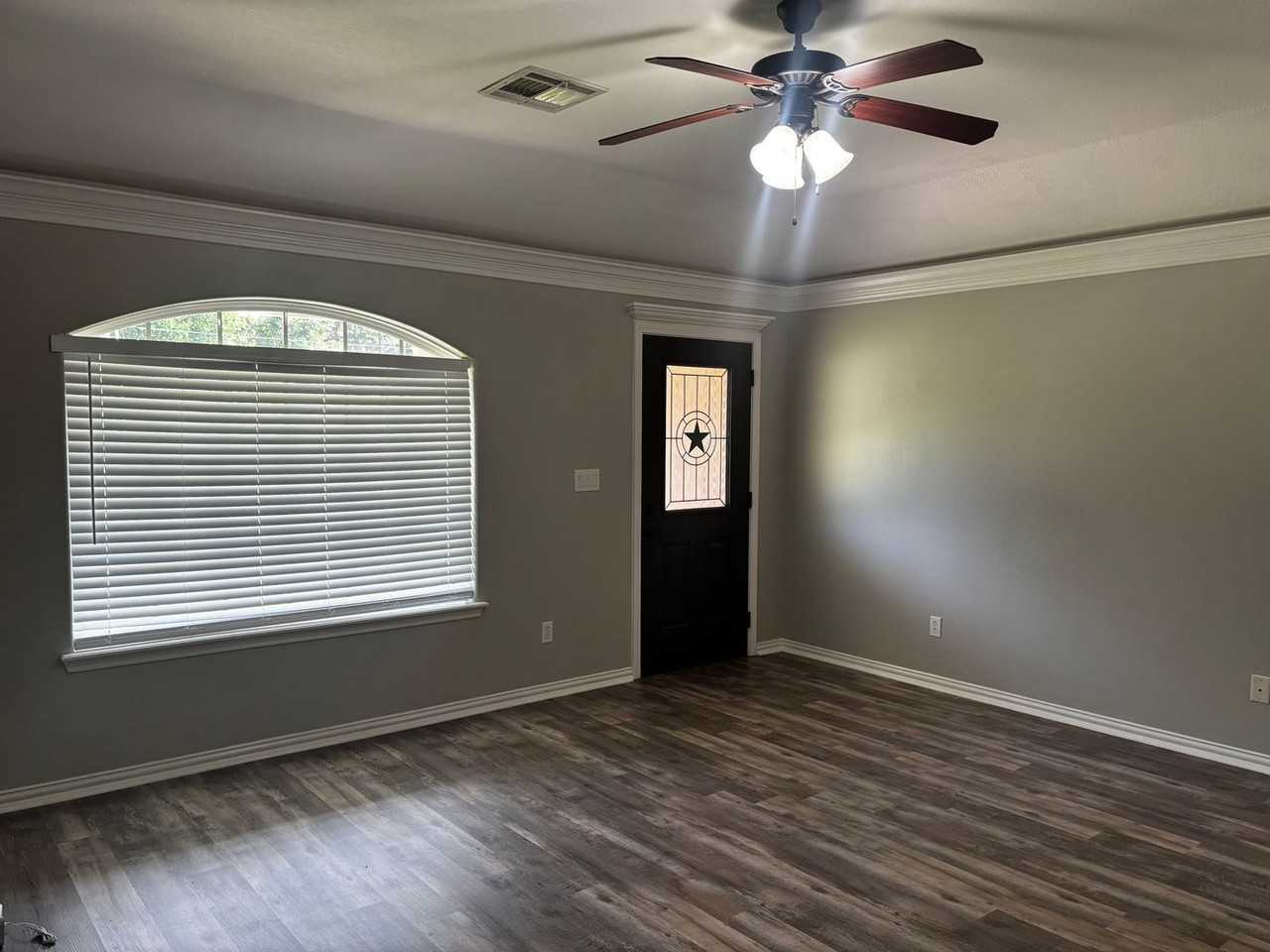 227 Green Leaf St - Photo 2 of 13